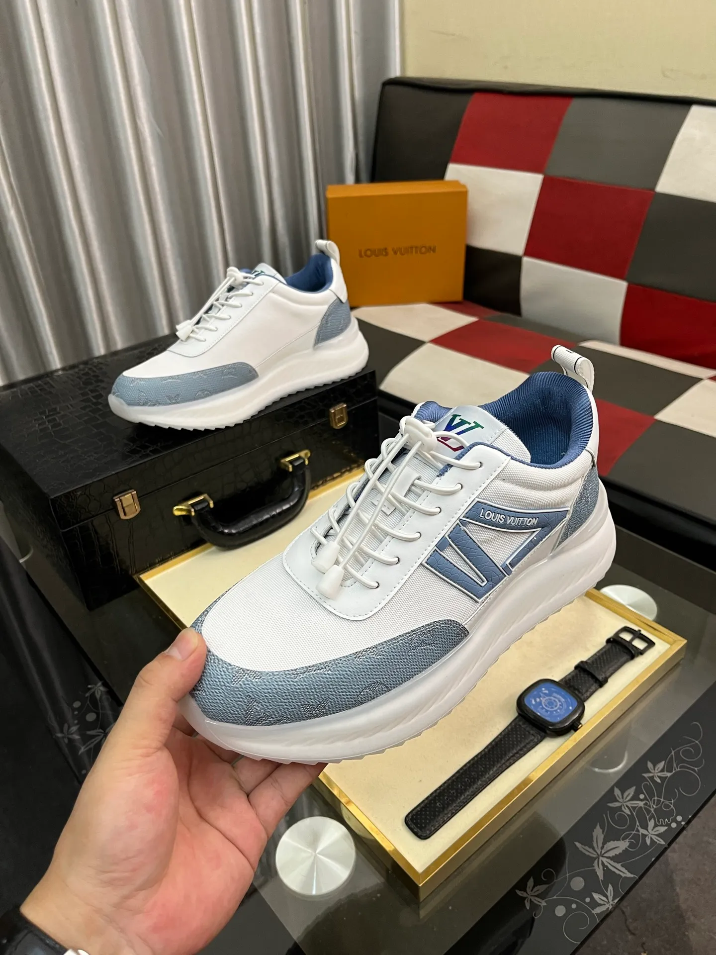 Men's shoes 💰458⌚️⌚️【LOUlS VUlTTON】Louis Vuitton ~ unique and casual style. LV counter purchasing 🏃casual shoes😍😍 are on sale at the men's counter at the same time. Italian imported brands select top-layer Italian cowhide. 🐑Sheepskin lining (refuses to discolor and grind feet) Sole: Original sole specially provided by the original factory 🎬Better in kind Code number: 38-444⃣️Color selection